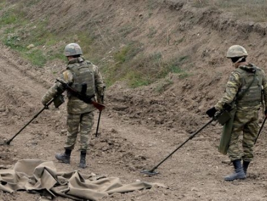 Алиев торопит с переселением, да мины мешают 